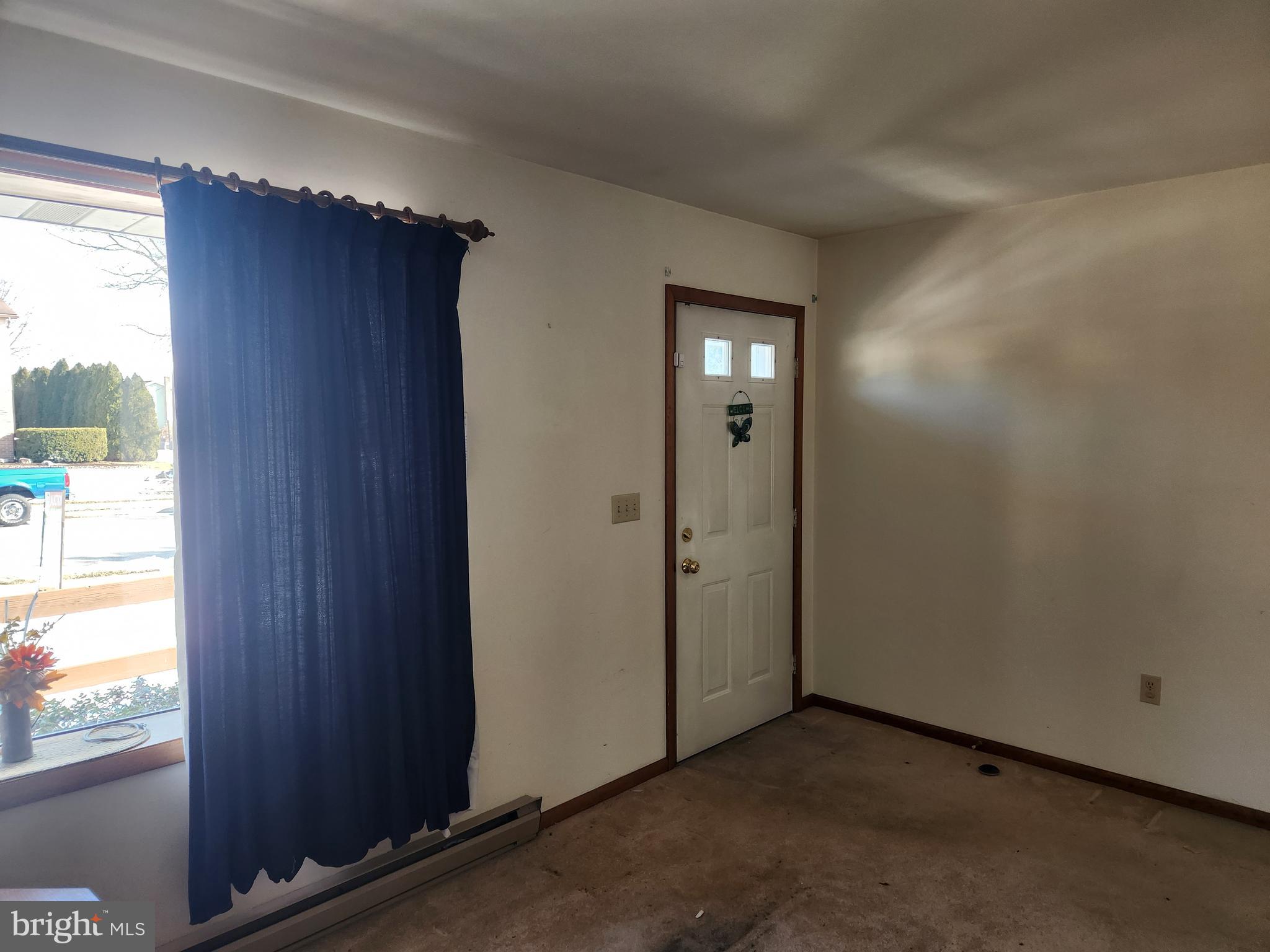 12 Hemlock Circle Elizabethtown, PA 17022 - Photo 7 of 11 an empty room with windows and closet