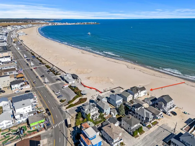 $1,759,000 | 10 Haverhill Avenue, Unit 1, Hampton, NH 03842