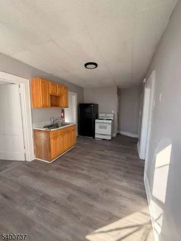 $1,950 | 134 East Jersey Street, Unit 4, Elizabeth Port, NJ 07206