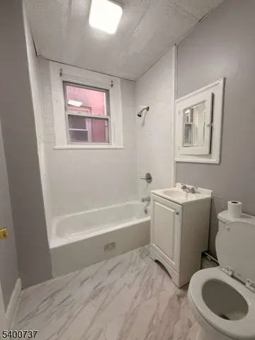 $1,950 | 134 East Jersey Street, Unit 4, Elizabeth Port, NJ 07206