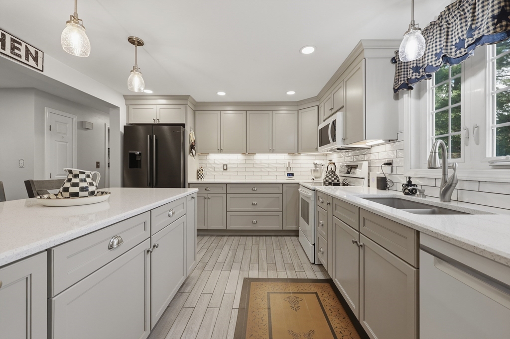 105 Main Street Townsend, MA 01469 - Photo 13 of 34