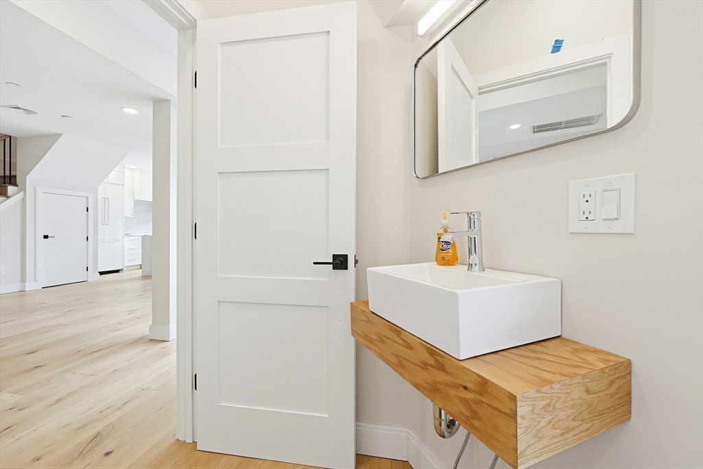 43 Stillman Street, Unit 1 Boston, MA 02113 - Photo 17 of 41