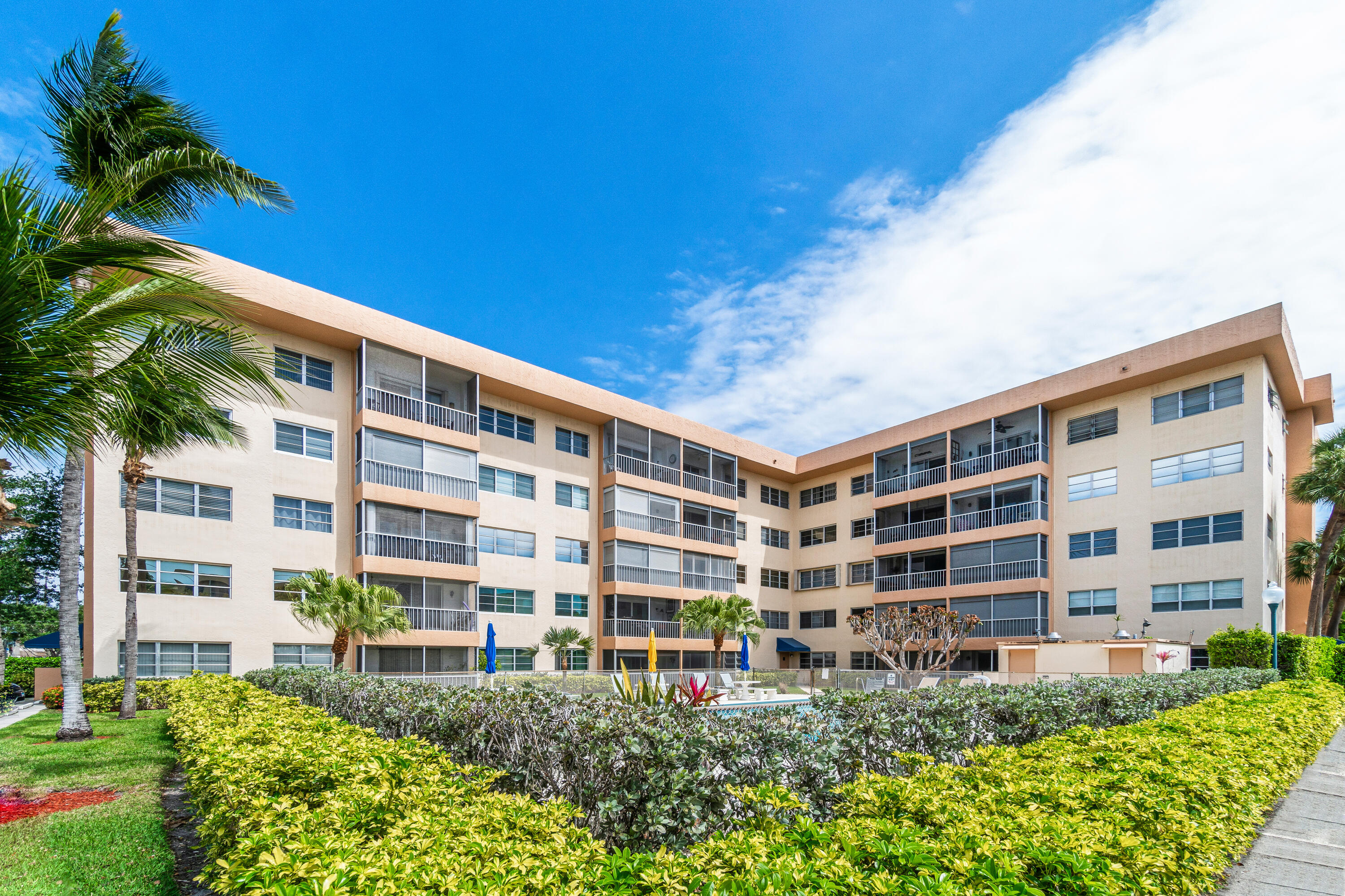 290 West Palmetto Park Road, Unit 114 Boca Raton, FL 33432 - Photo 24 of 25 a front view of a building
