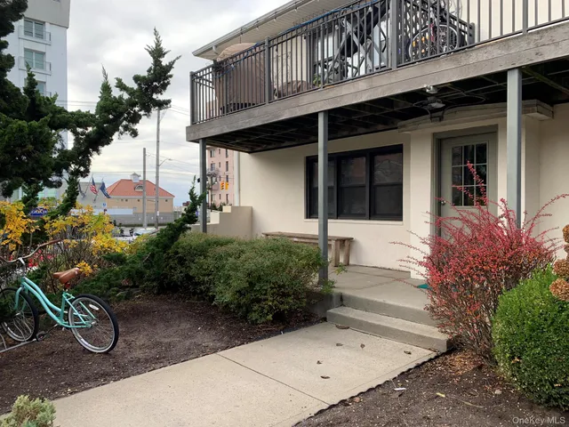 $2,650 | 65 West Broadway, Unit 1A, Long Beach, NY 11561