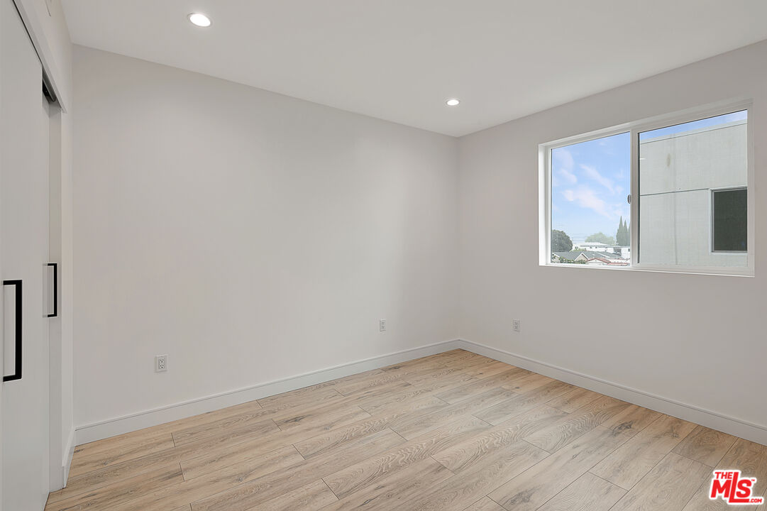 5464 Geer Street Los Angeles, CA 90016 - Photo 13 of 21 a view of empty room with wooden floor and fan