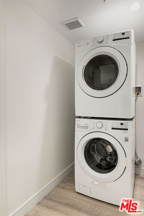 5464 Geer Street Los Angeles, CA 90016 - Photo 15 of 21 a utility room with dryer and washer