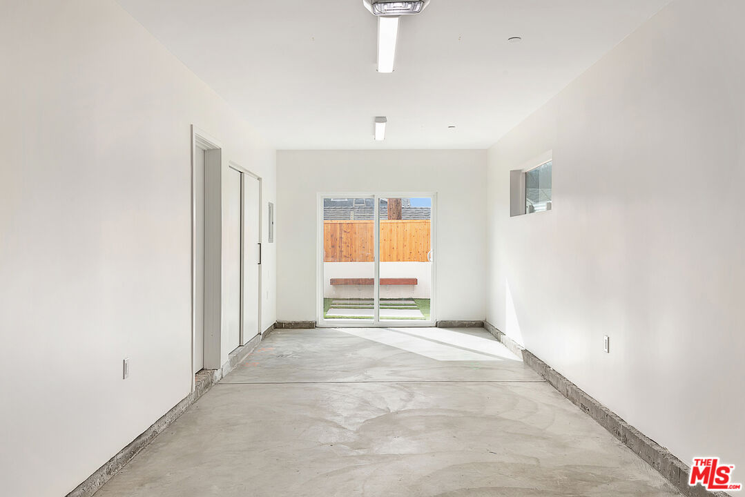 5464 Geer Street Los Angeles, CA 90016 - Photo 16 of 21 an empty room with windows