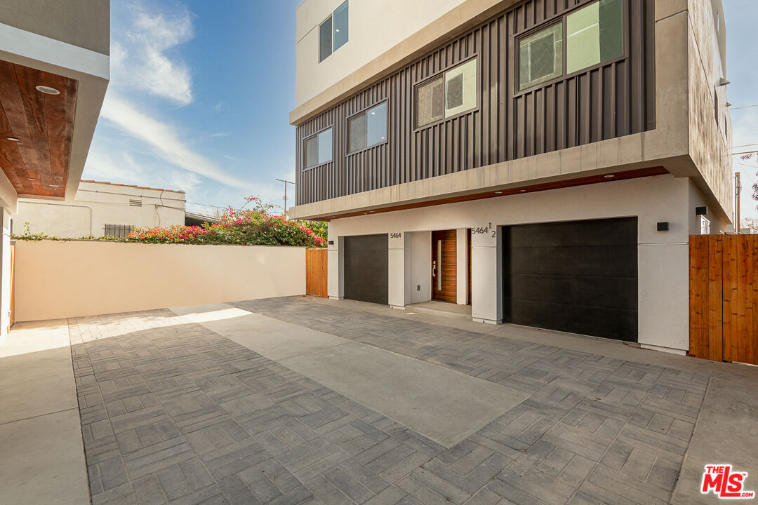5464 Geer Street Los Angeles, CA 90016 - Photo 21 of 21 a view of a building with entryway