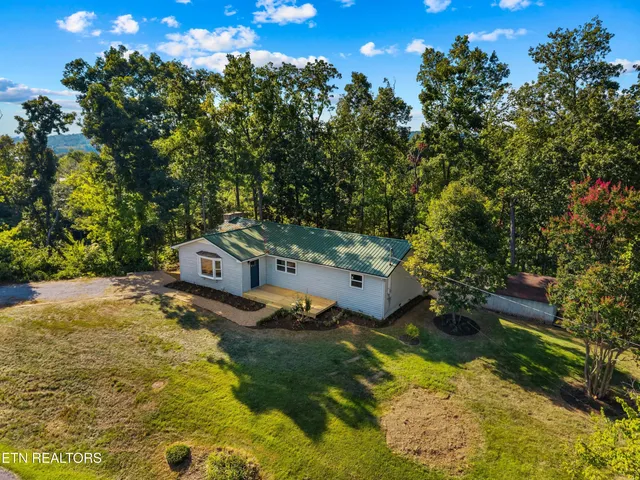 $449,900 | 1928 Bouldercrest Drive, Dandridge, TN 37725