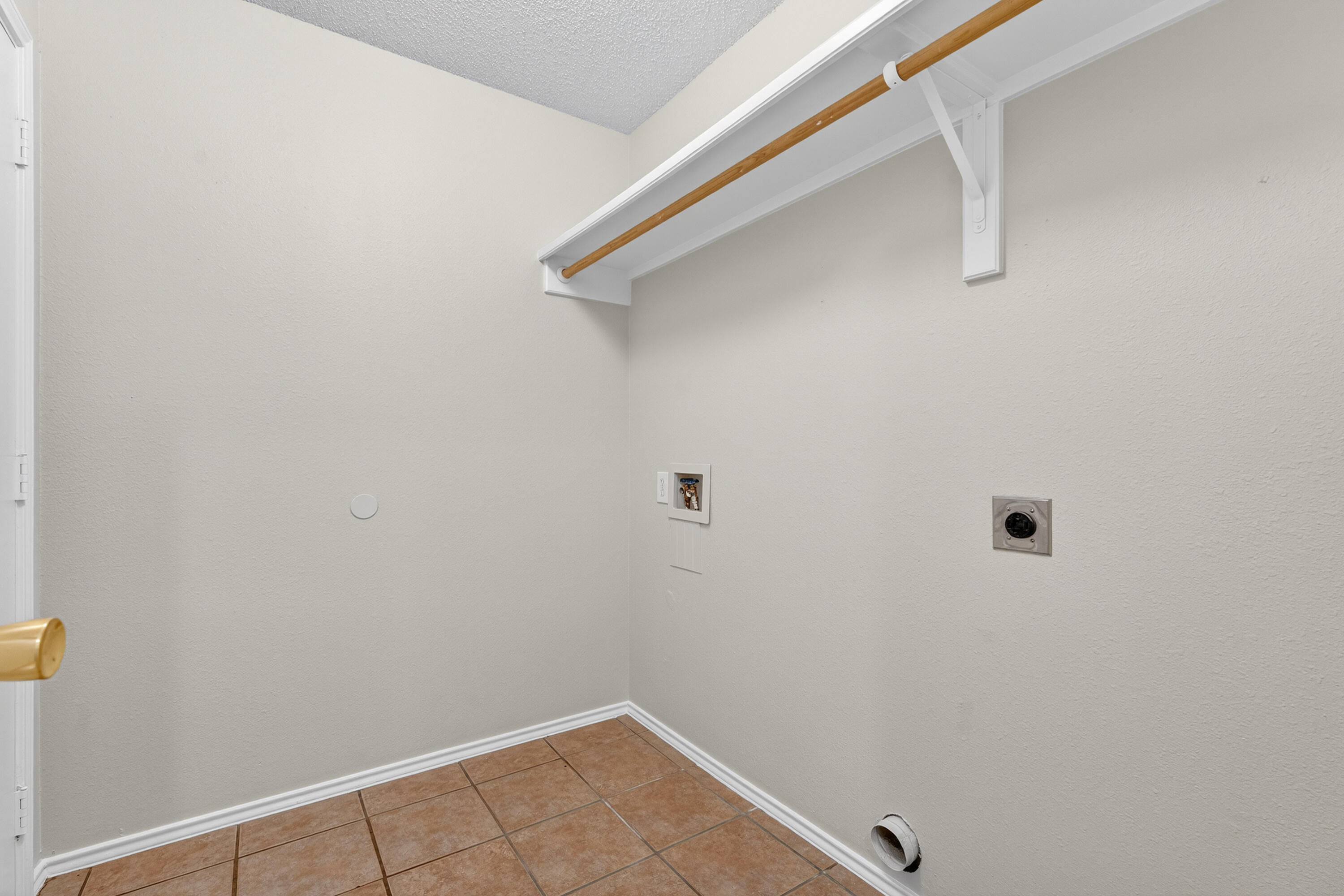1805 75th Street Lubbock, TX 79423 - Photo 17 of 20 a view of a room