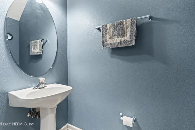 a view of a house with backyard and porch