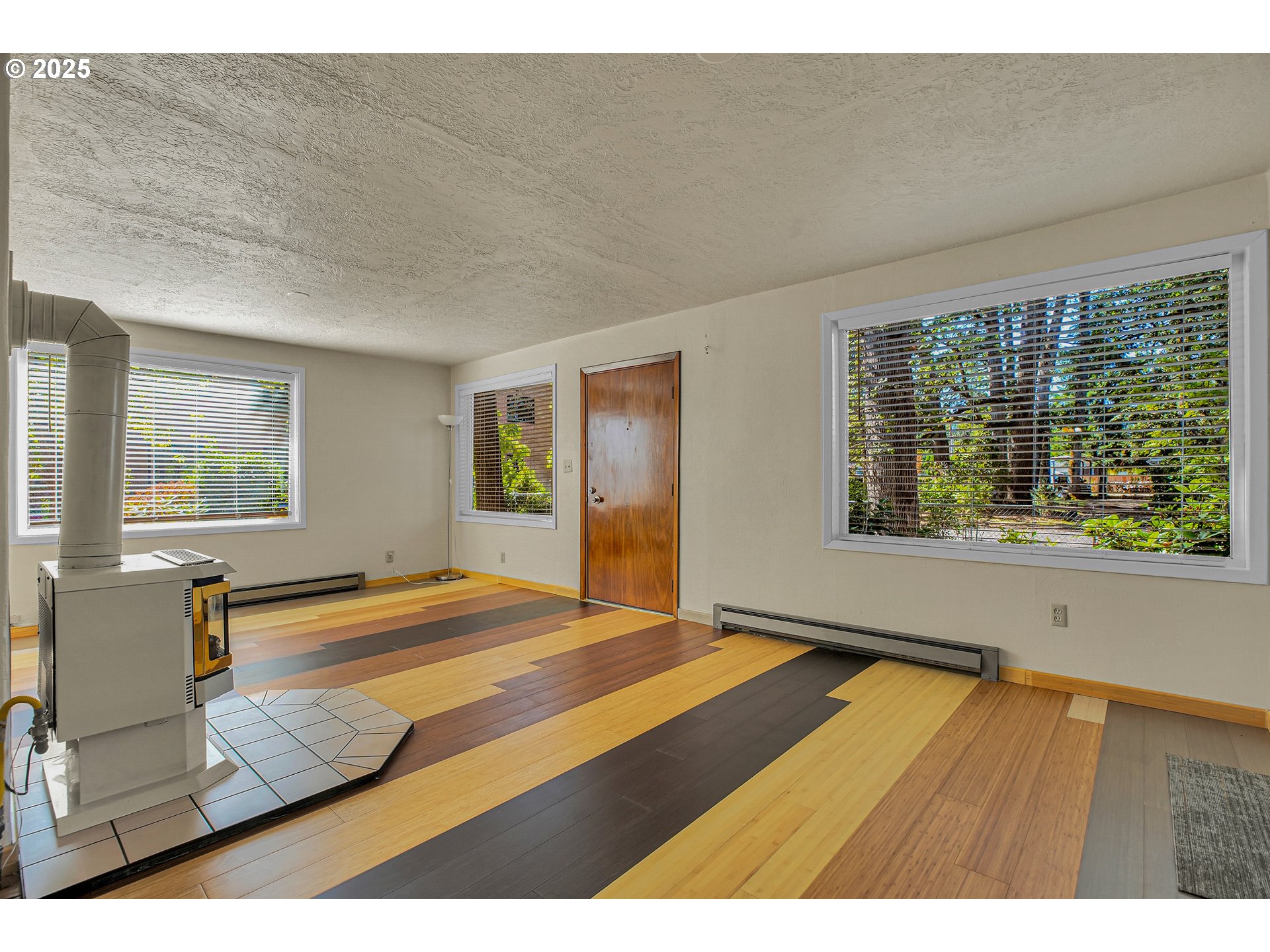 328 North 15th Avenue Cornelius, OR 97113 - Photo 4 of 48