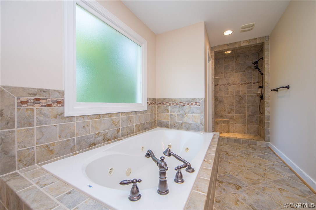 206 North Ridge Road Henrico, VA 23229 - Photo 15 of 30 a bathroom with a tub and a sink