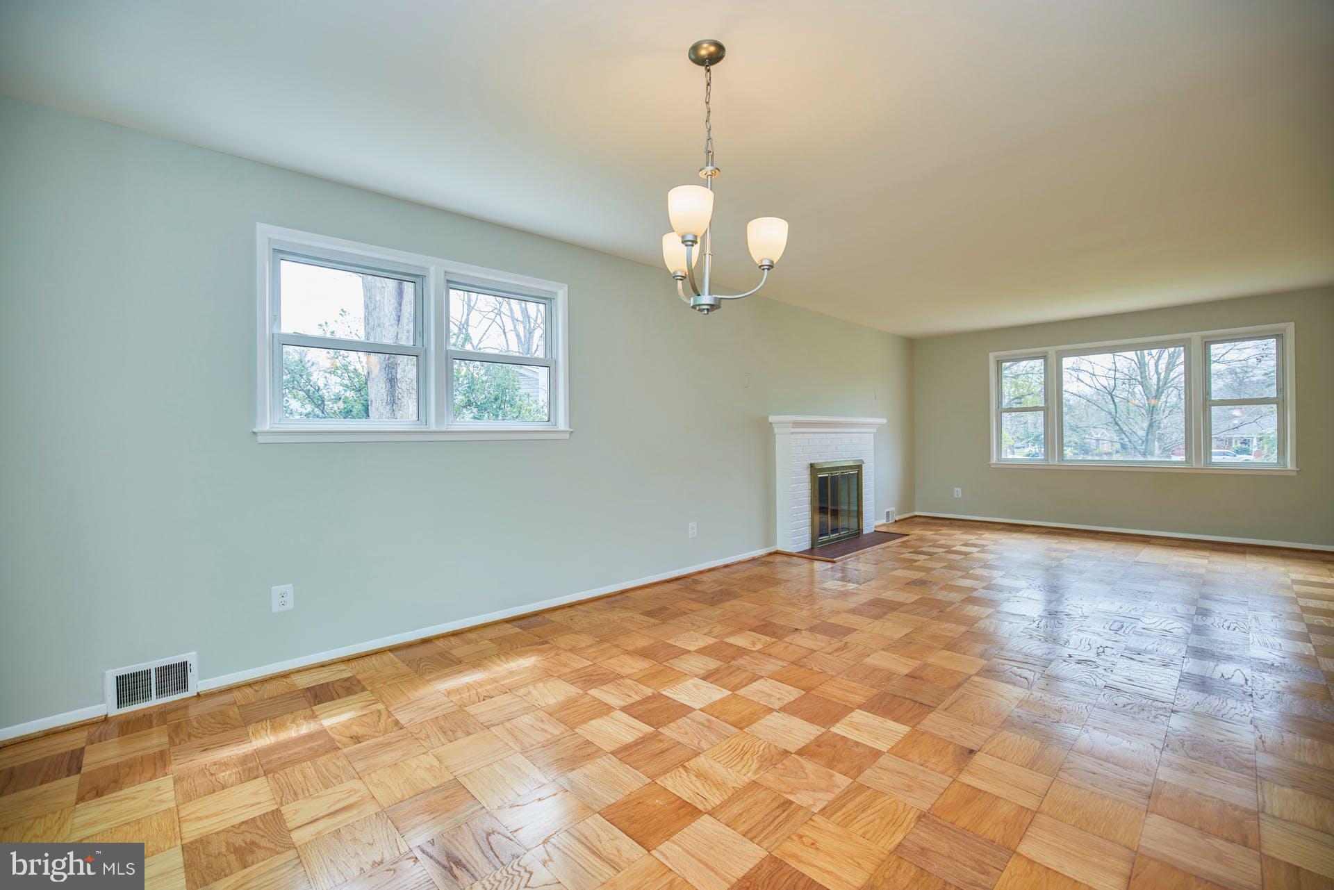 5401 Charlottesville Road Springfield, VA 22151 - Photo 11 of 34 Dining room