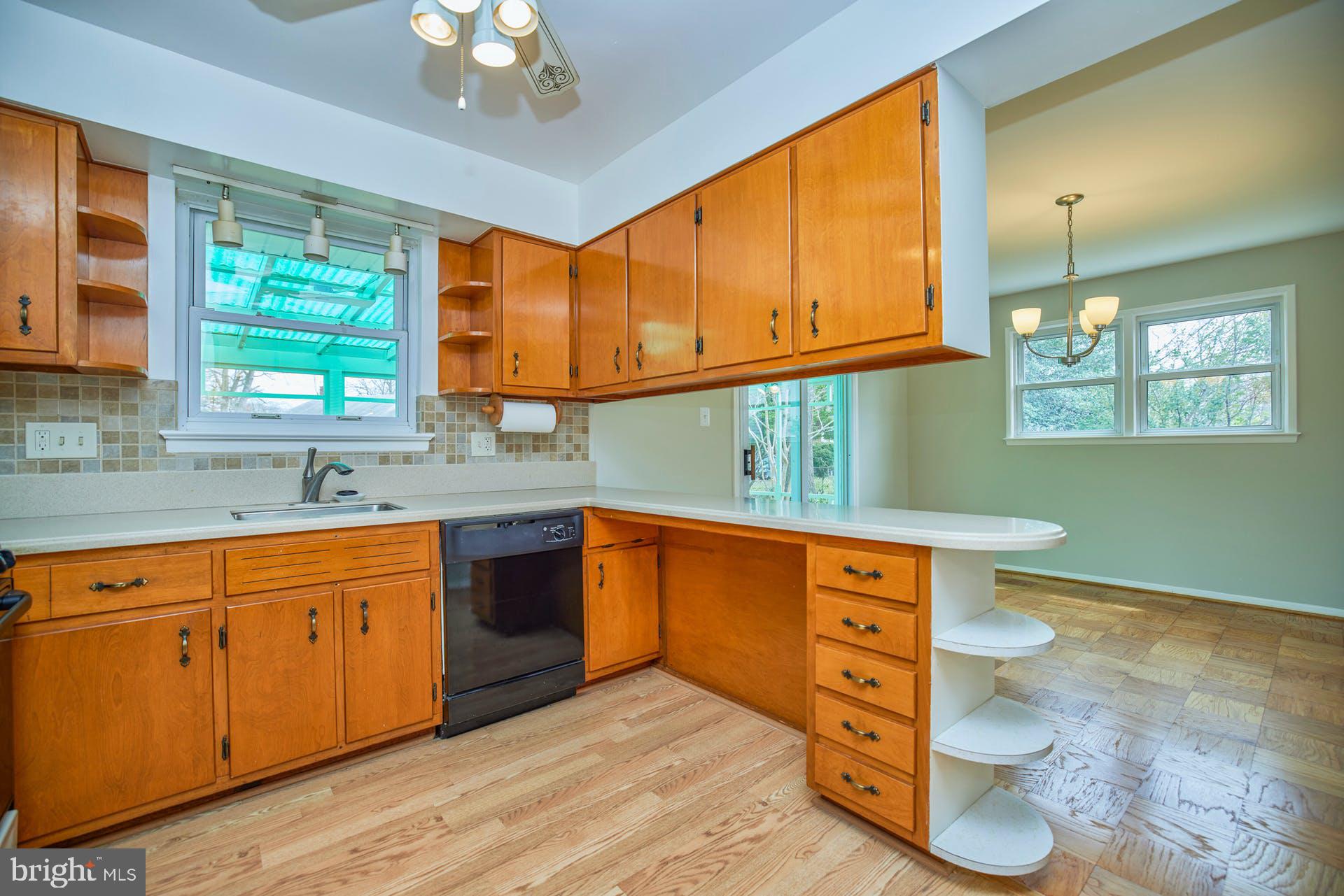 5401 Charlottesville Road Springfield, VA 22151 - Photo 13 of 34 Kitchen with Corian counters
