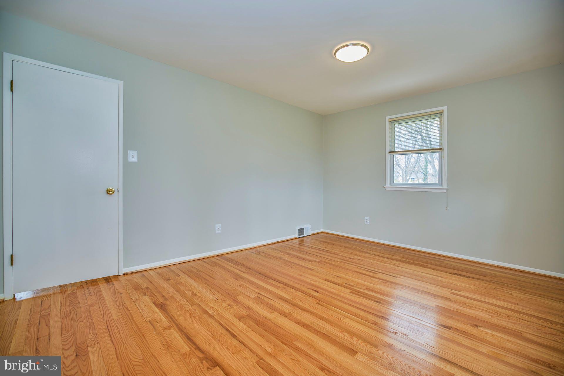 5401 Charlottesville Road Springfield, VA 22151 - Photo 18 of 34 Primary bedroom