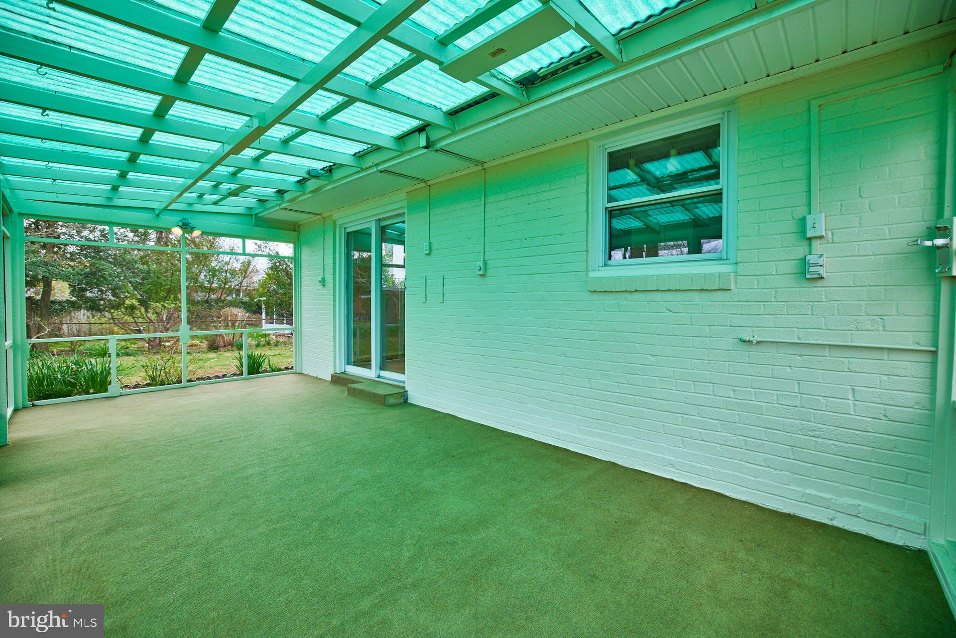 5401 Charlottesville Road Springfield, VA 22151 - Photo 29 of 34 Enclosed porch