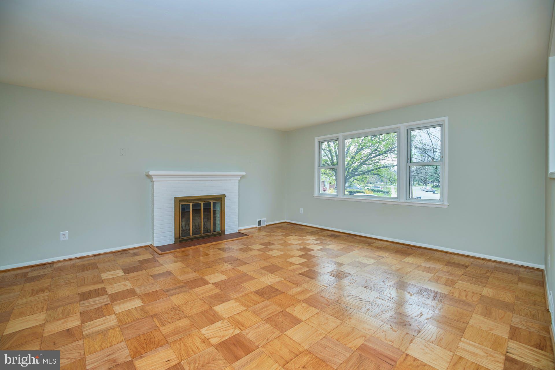5401 Charlottesville Road Springfield, VA 22151 - Photo 8 of 34 Living room with picture window