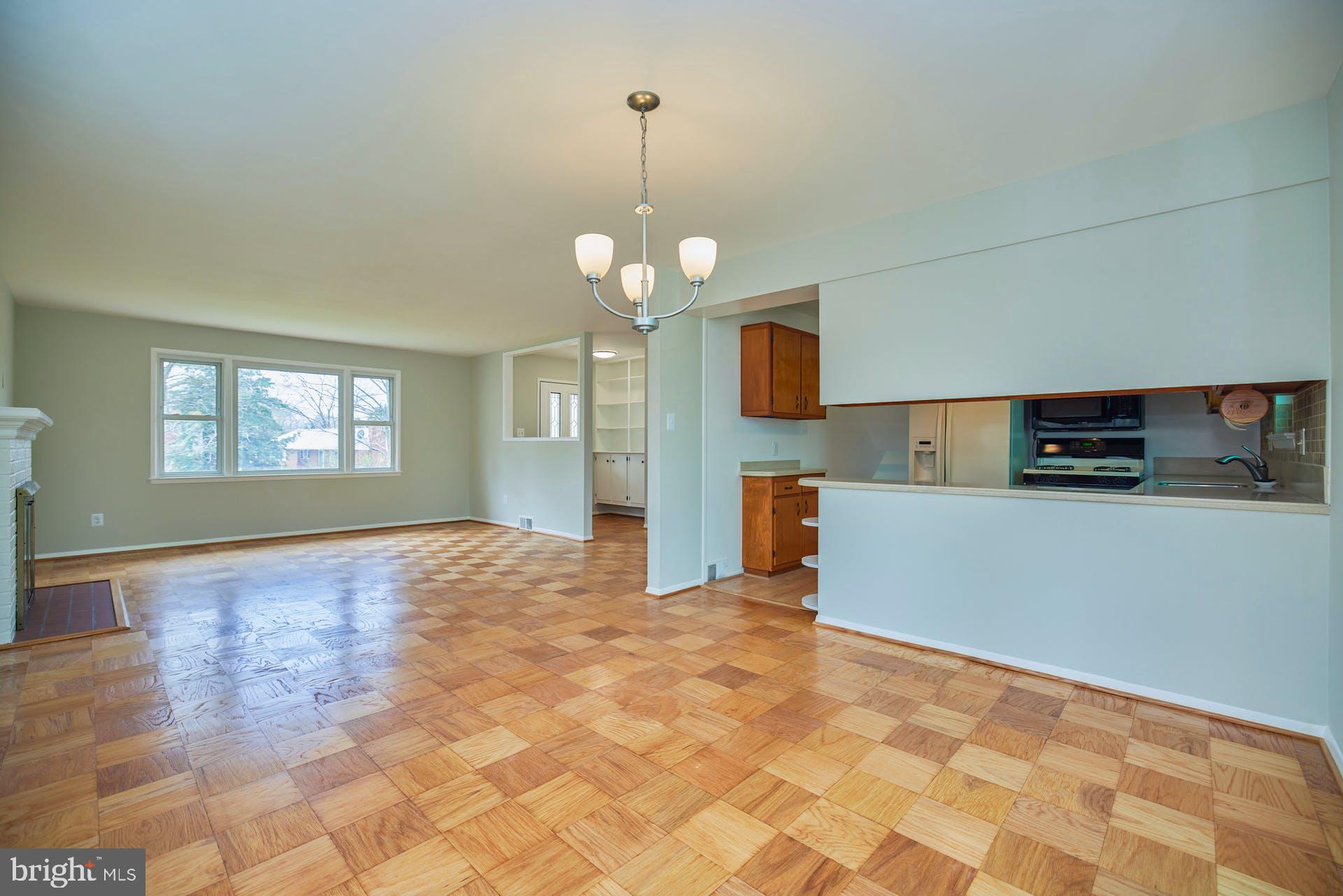 5401 Charlottesville Road Springfield, VA 22151 - Photo 10 of 34 Dining room and kitchen