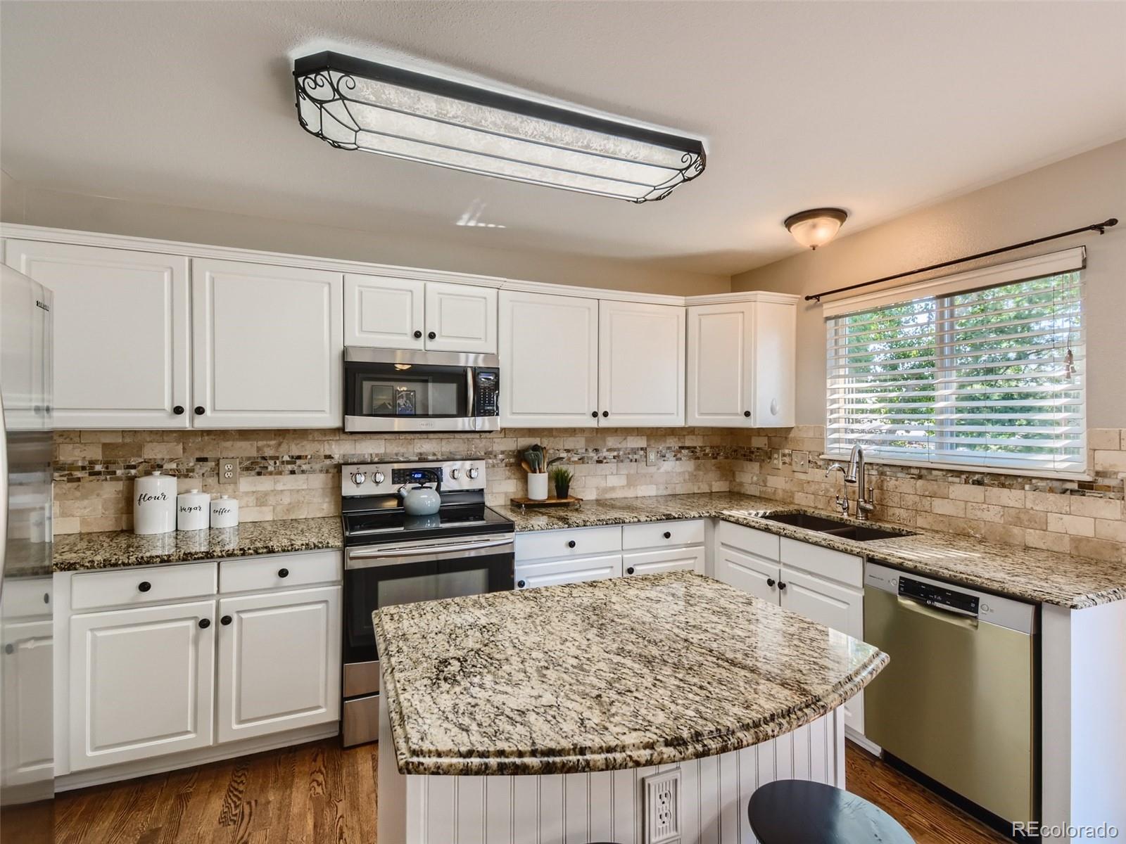 9747 Moss Rose Circle Highlands Ranch, CO 80129 - Photo 3 of 27 Gallery Image 3