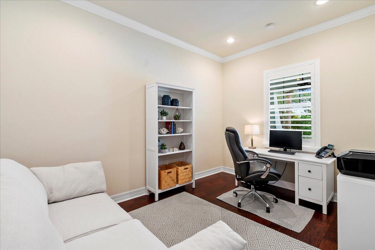 1358 Community Drive Jupiter, FL 33458 - Photo 18 of 40 23-LUX3458