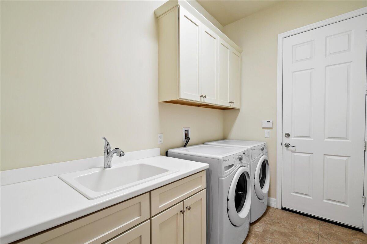 1358 Community Drive Jupiter, FL 33458 - Photo 19 of 40 24-LUX3468