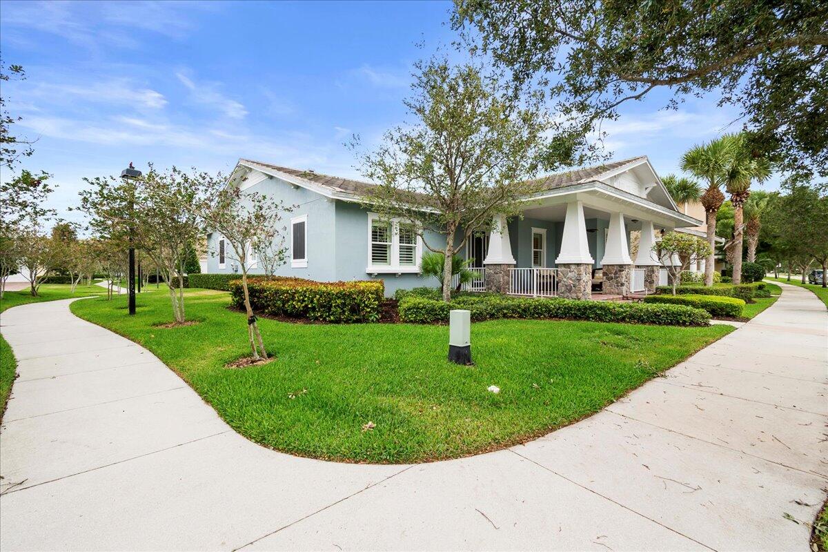 1358 Community Drive Jupiter, FL 33458 - Photo 2 of 40 02-LUX3293