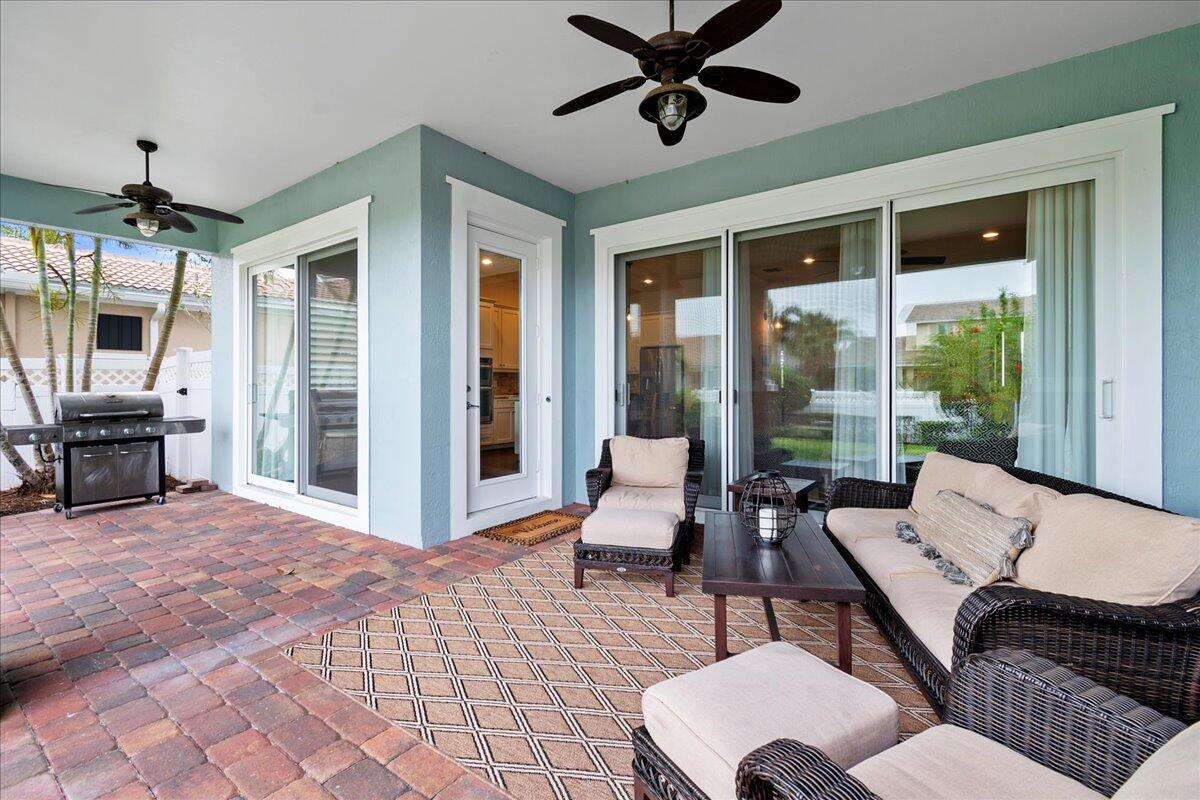 1358 Community Drive Jupiter, FL 33458 - Photo 5 of 40 05-LUX3318