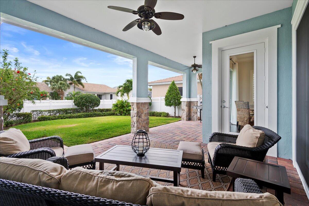 1358 Community Drive Jupiter, FL 33458 - Photo 6 of 40 06-LUX3323