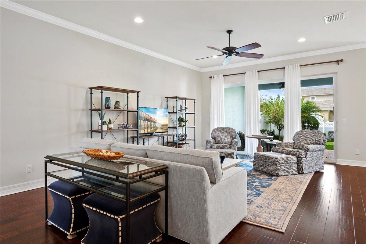 1358 Community Drive Jupiter, FL 33458 - Photo 9 of 40 10-LUX3373.jpg1