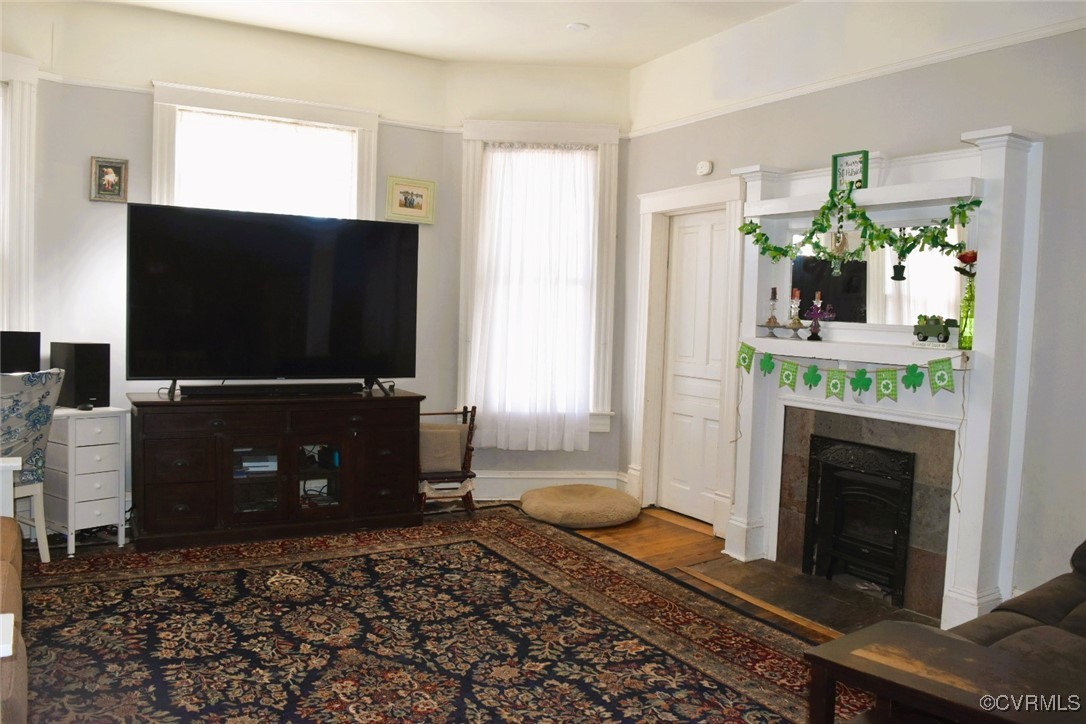 303 West Ontario Road Keysville, VA 23947 - Photo 17 of 44 Living area with dark wood-style floors