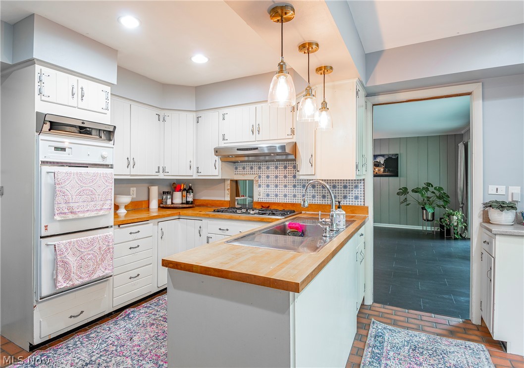 1659 Sheridan Road Cleveland, OH 44121 - Photo 6 of 50 Gallery Image 6