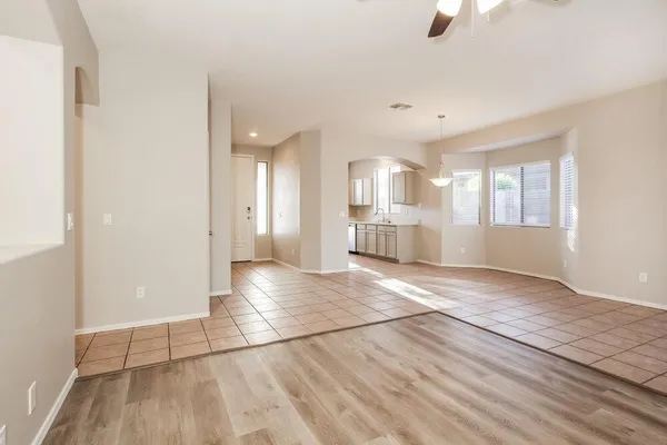 $2,340 | 8713 North 58th Lane, Glendale, AZ 85302