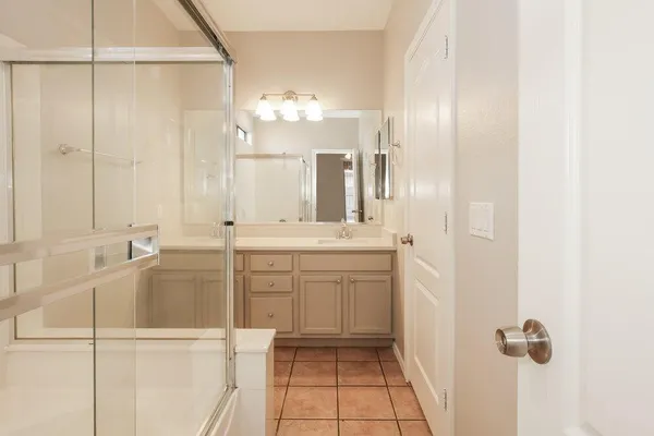 $2,340 | 8713 North 58th Lane, Glendale, AZ 85302