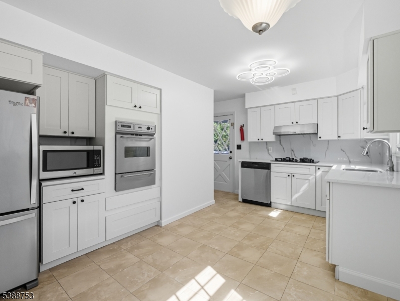 35 Rieder Road Edison, NJ 08817 - Photo 4 of 26