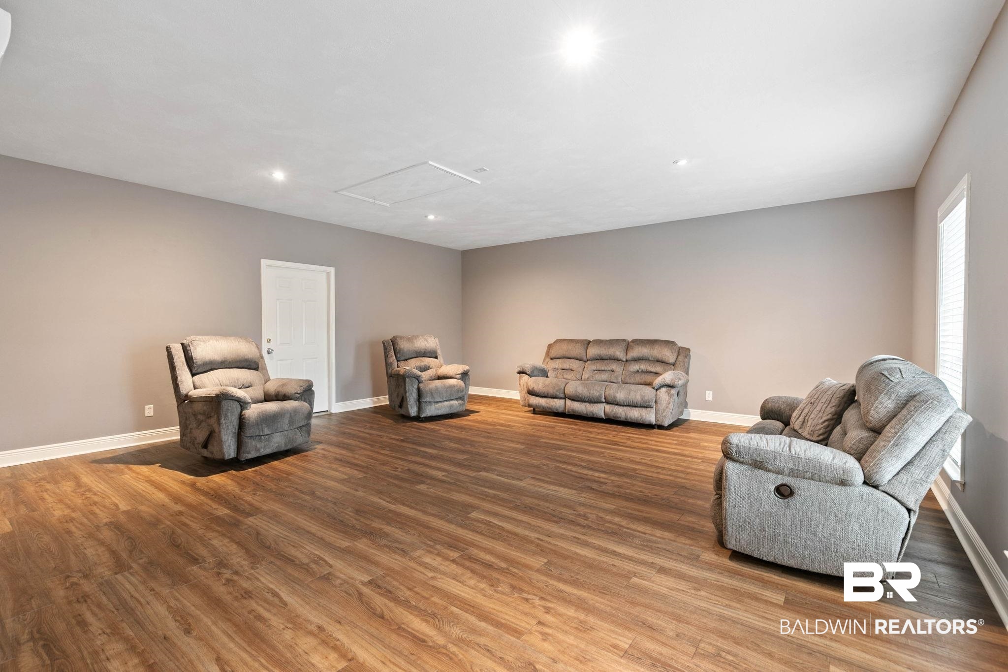 32185 Buzbee Road Daphne, AL 36527 - Photo 19 of 47 Furniture Conveys!