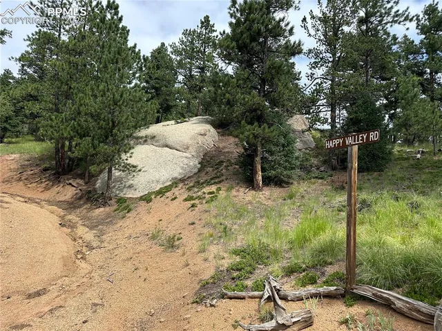 a view of a tennis court
