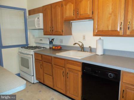 7114 Heathfield Road Baltimore, MD 21212 - Photo 10 of 30 Kitchen