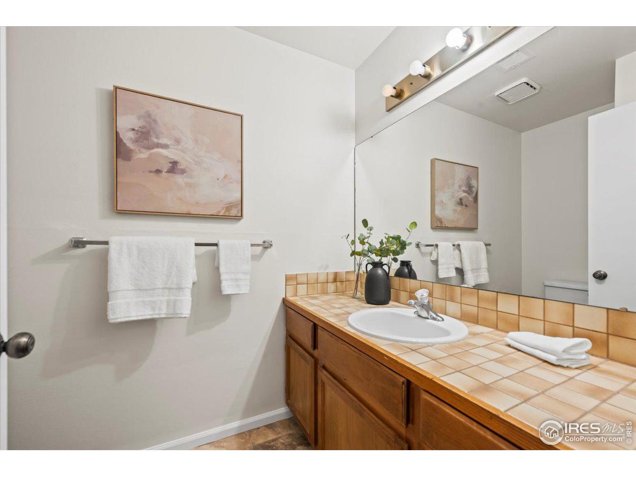 4323 9th St Road, Unit 20 Greeley, CO 80634 - Photo 10 of 21 Main Level Bathrm