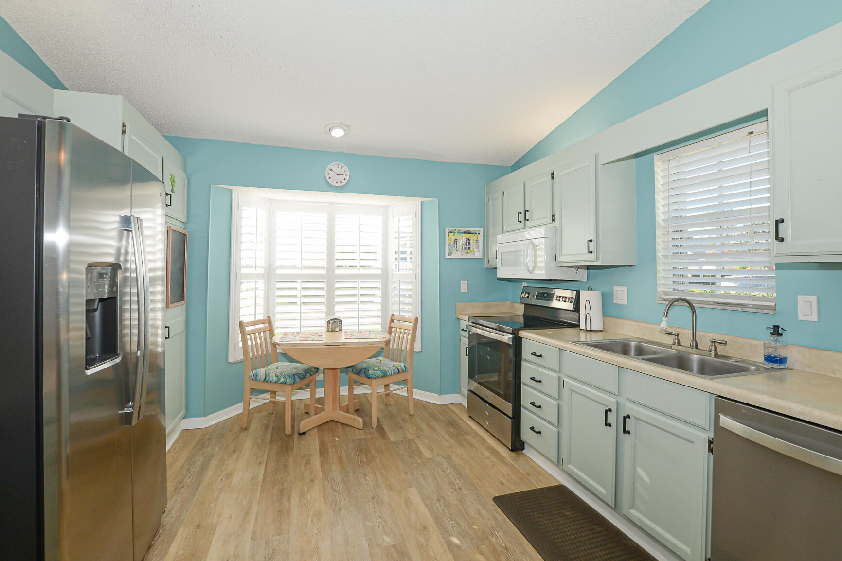 4064 Gator Trace Road Fort Pierce, FL 34982 - Photo 6 of 29 Kitchen