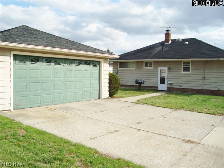 12111 Orme Road Garfield Heights, OH 44125 - Photo 4 of 17