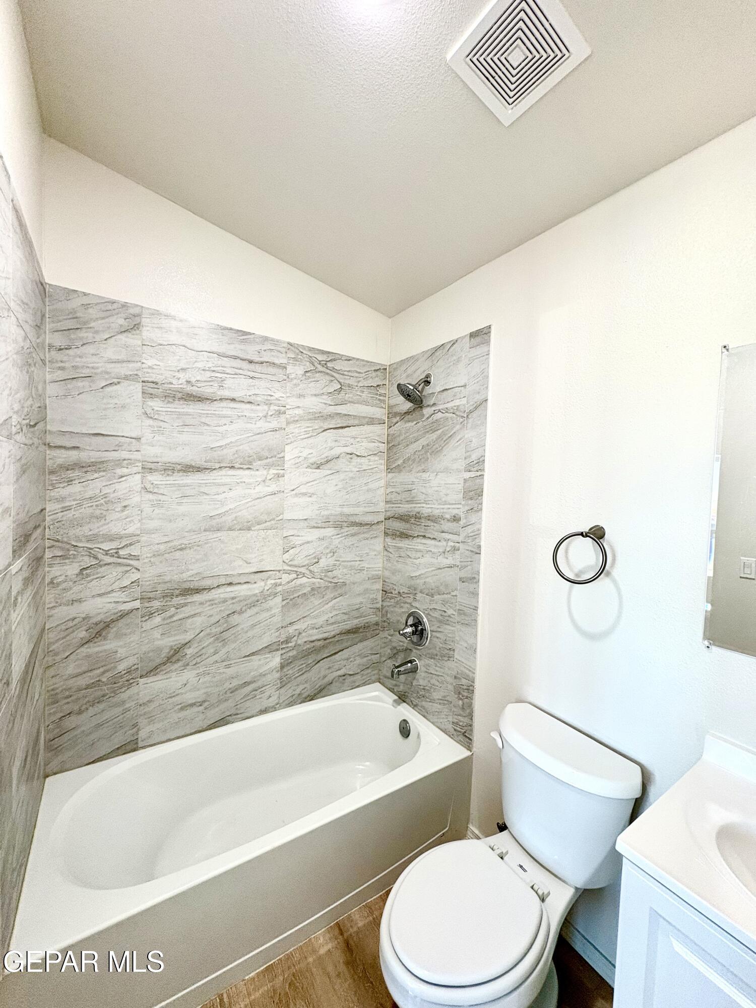 11420 Doris Road Socorro, TX 79927 - Photo 16 of 27 a bathroom with a toilet a sink and bathtub