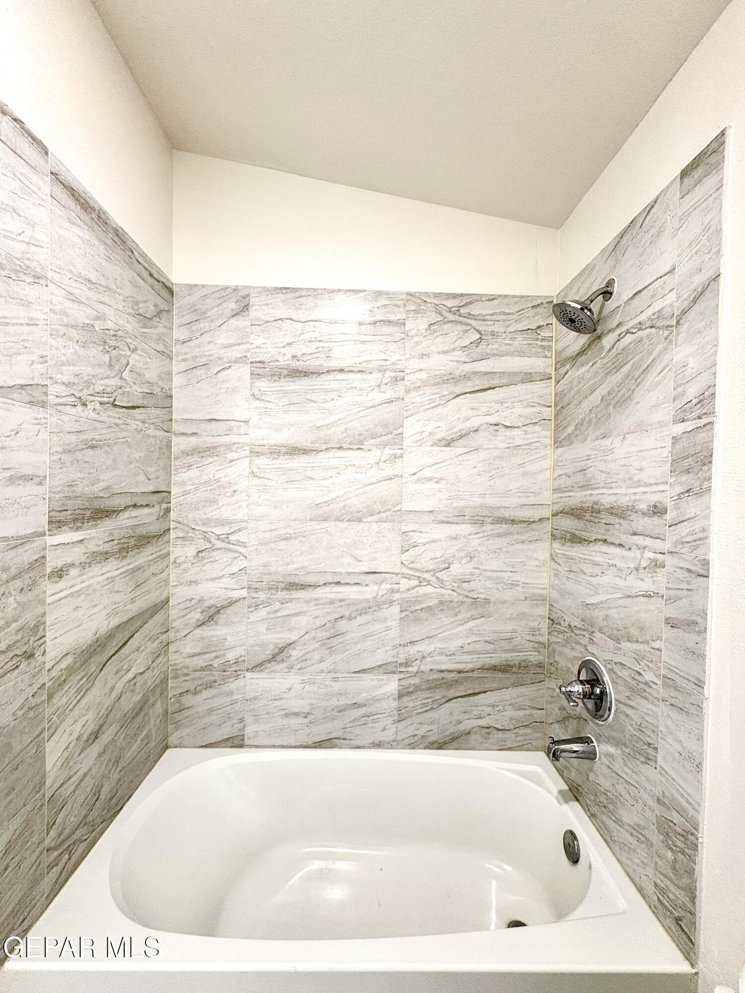 11420 Doris Road Socorro, TX 79927 - Photo 17 of 27 a bathroom with a bathtub