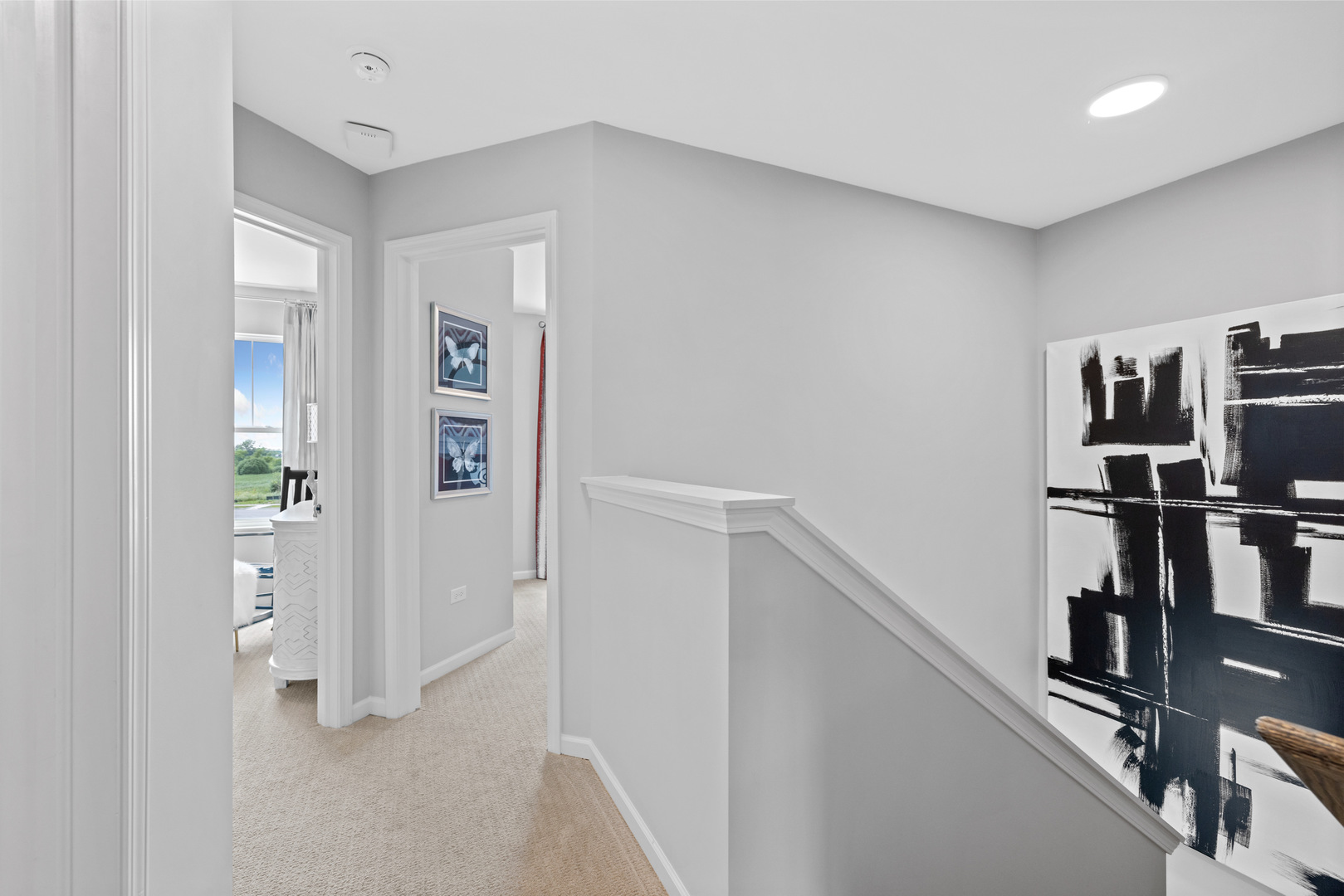 536 Wolverine Drive Aurora, IL 60502 - Photo 23 of 33 a view of a hallway with closet