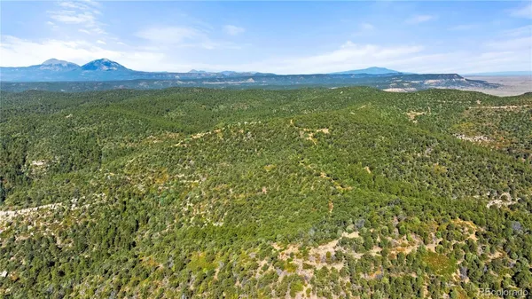 a picture of a bathroom