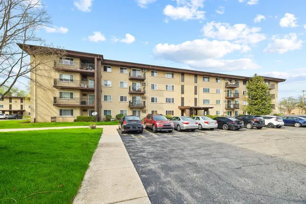 $259,000 | 535 South Cleveland Avenue, Unit 406, Arlington Heights, IL 60005