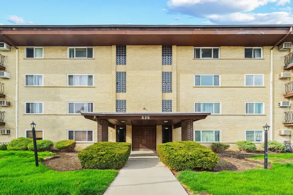 $252,000 | 535 South Cleveland Avenue, Unit 406, Arlington Heights, IL 60005