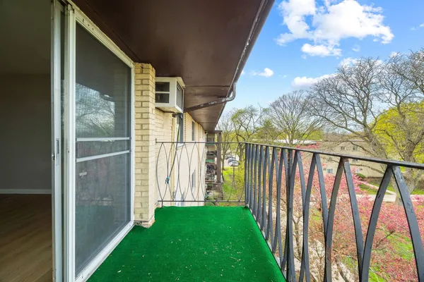 $252,000 | 535 South Cleveland Avenue, Unit 406, Arlington Heights, IL 60005