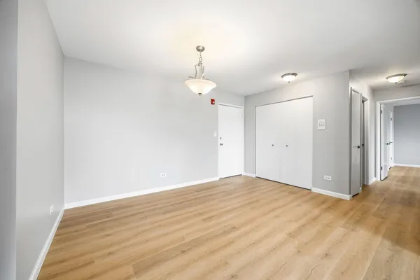 $252,000 | 535 South Cleveland Avenue, Unit 406, Arlington Heights, IL 60005