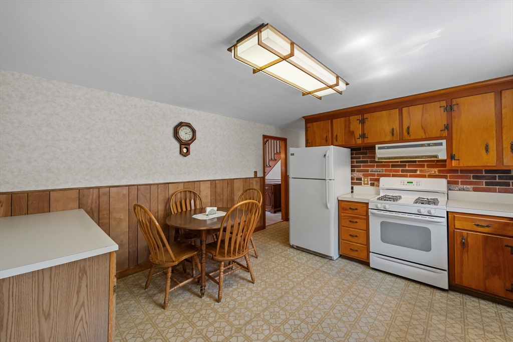 43 Rowena Street Worcester, MA 01606 - Photo 15 of 40